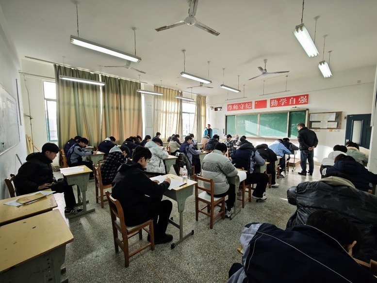 新能源汽车运用与维修专业理论考试现场